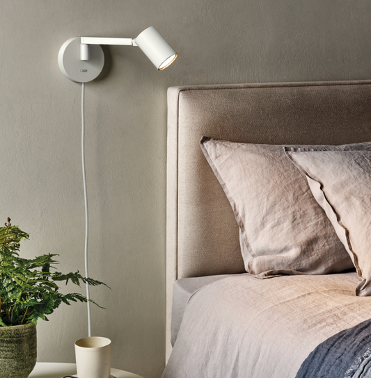 Ascoli Swing Plug-in væglampe fra Astro Lighting