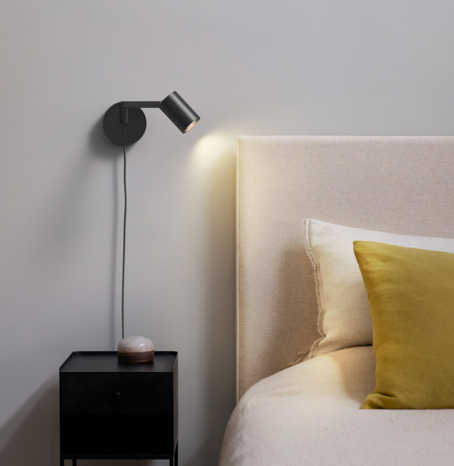 Ascoli Swing Plug-in væglampe fra Astro Lighting