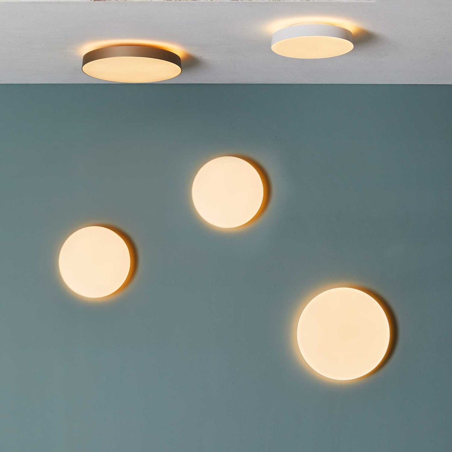 Avela væg- og loftlampe fra Loom Design