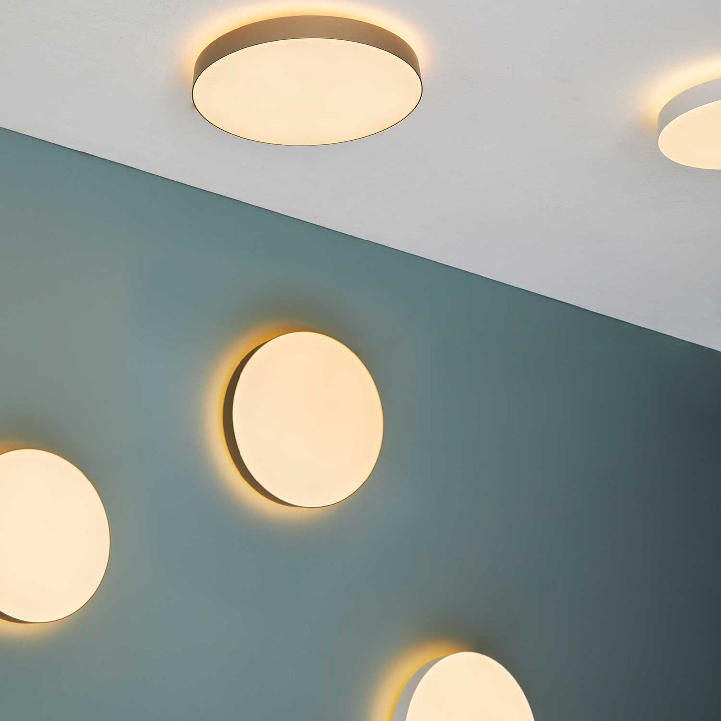 Avela væg- og loftlampe fra Loom Design