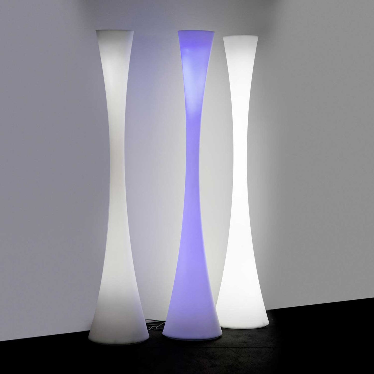 Biconica udendørs gulvlampe fra Martinelli Luce