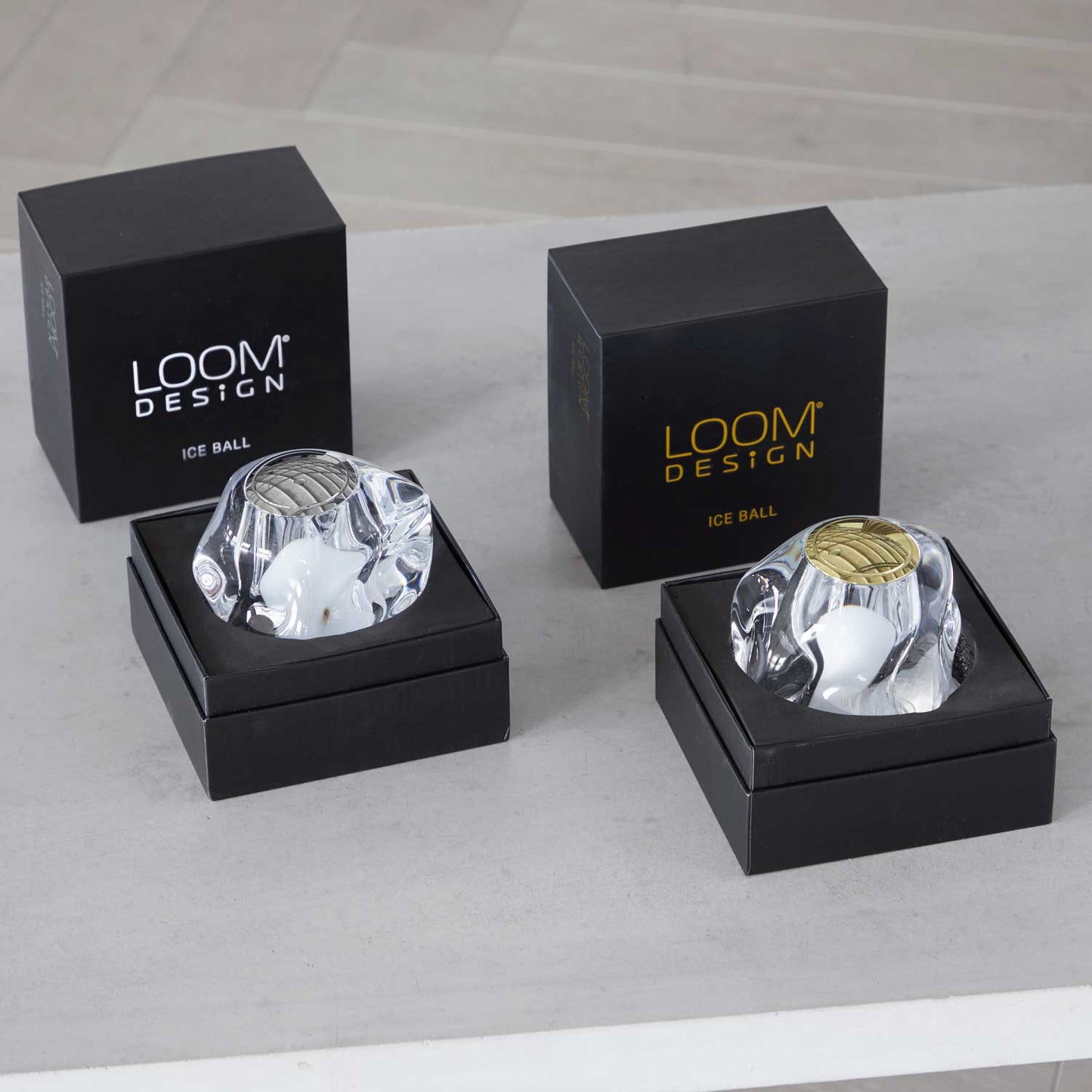 Ice Ball bordlampe fra Loom Design