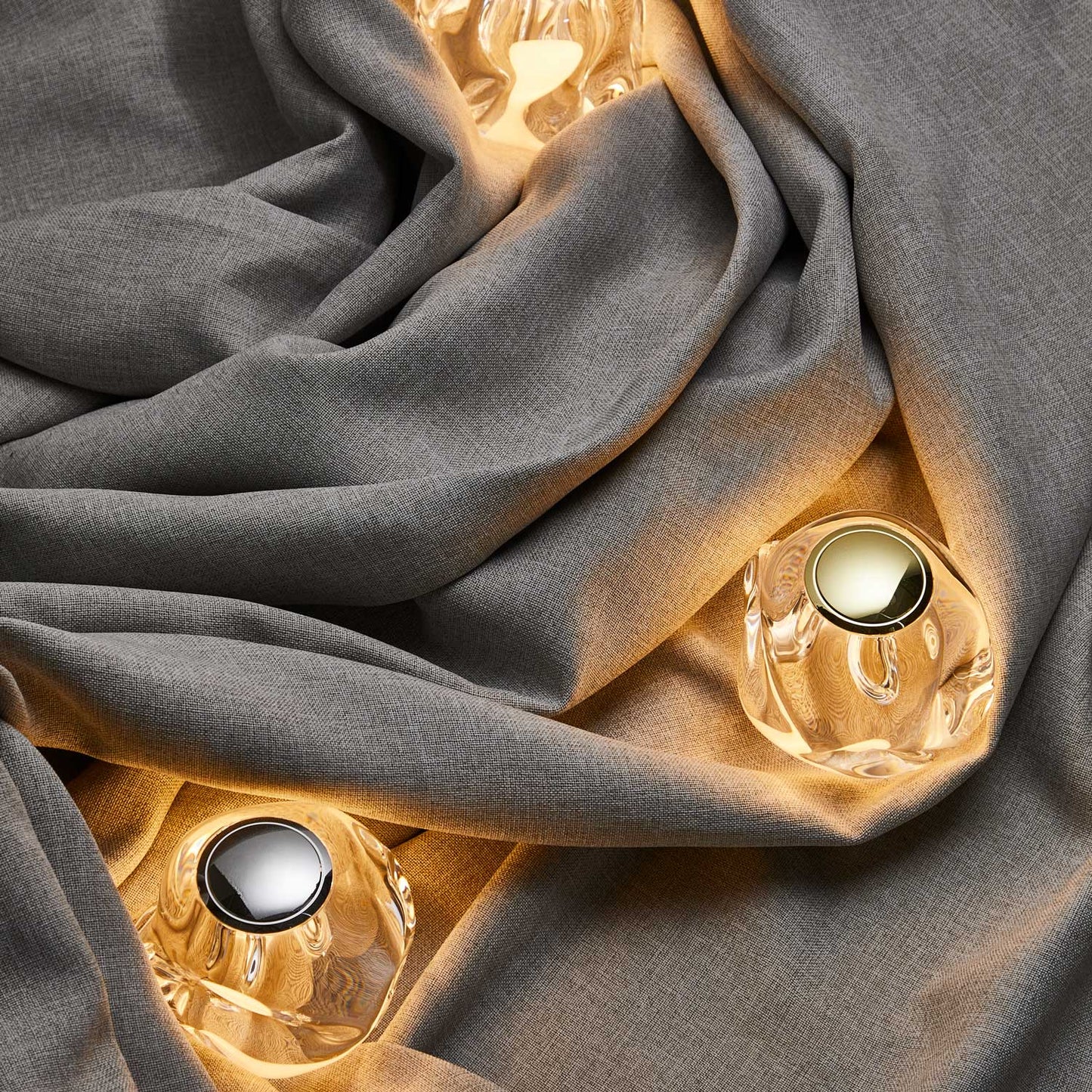 Ice Ball bordlampe fra Loom Design