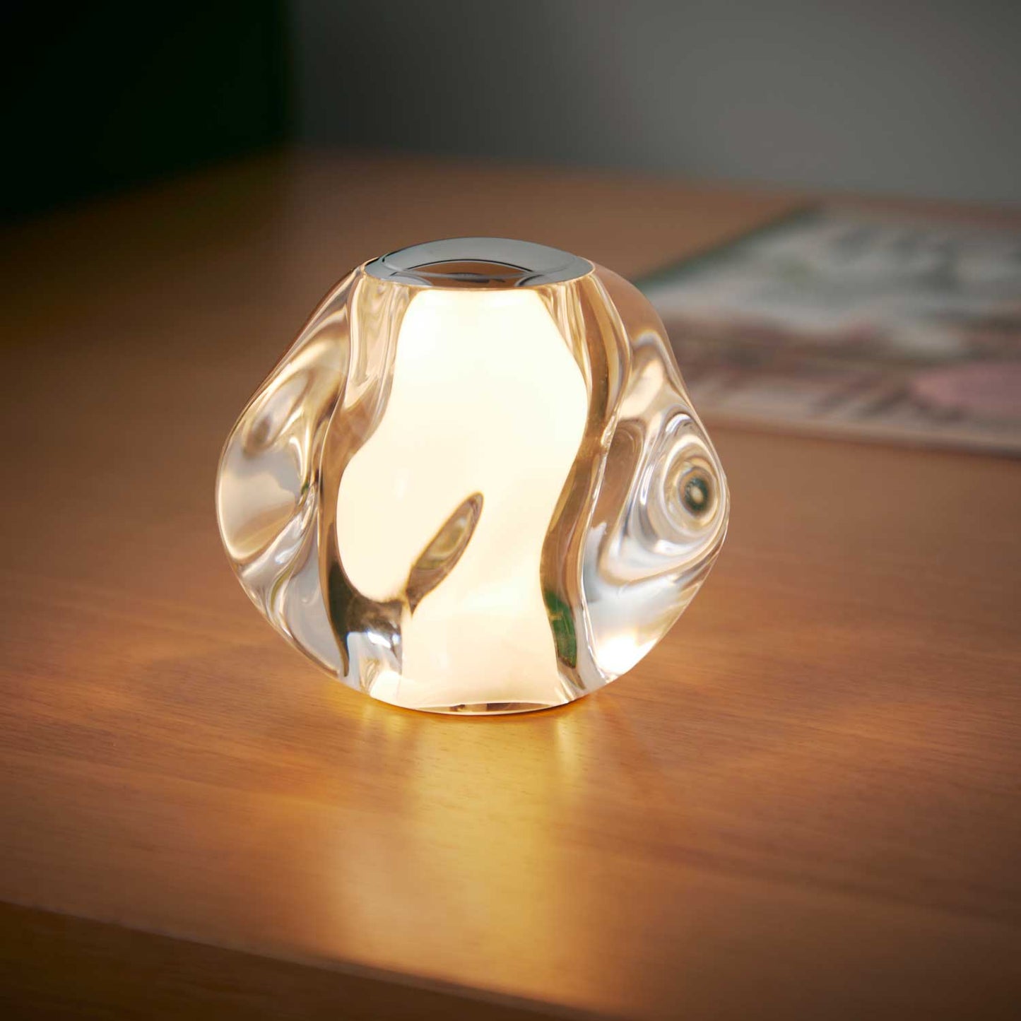 Ice Ball bordlampe fra Loom Design