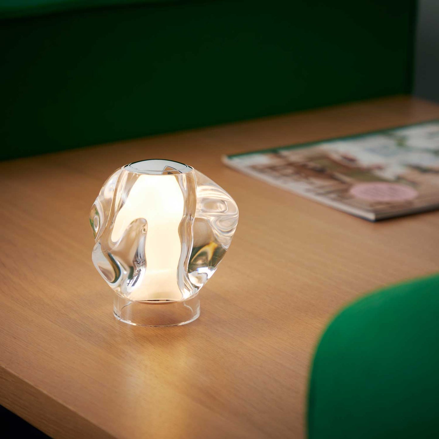 Ice Ball bordlampe fra Loom Design