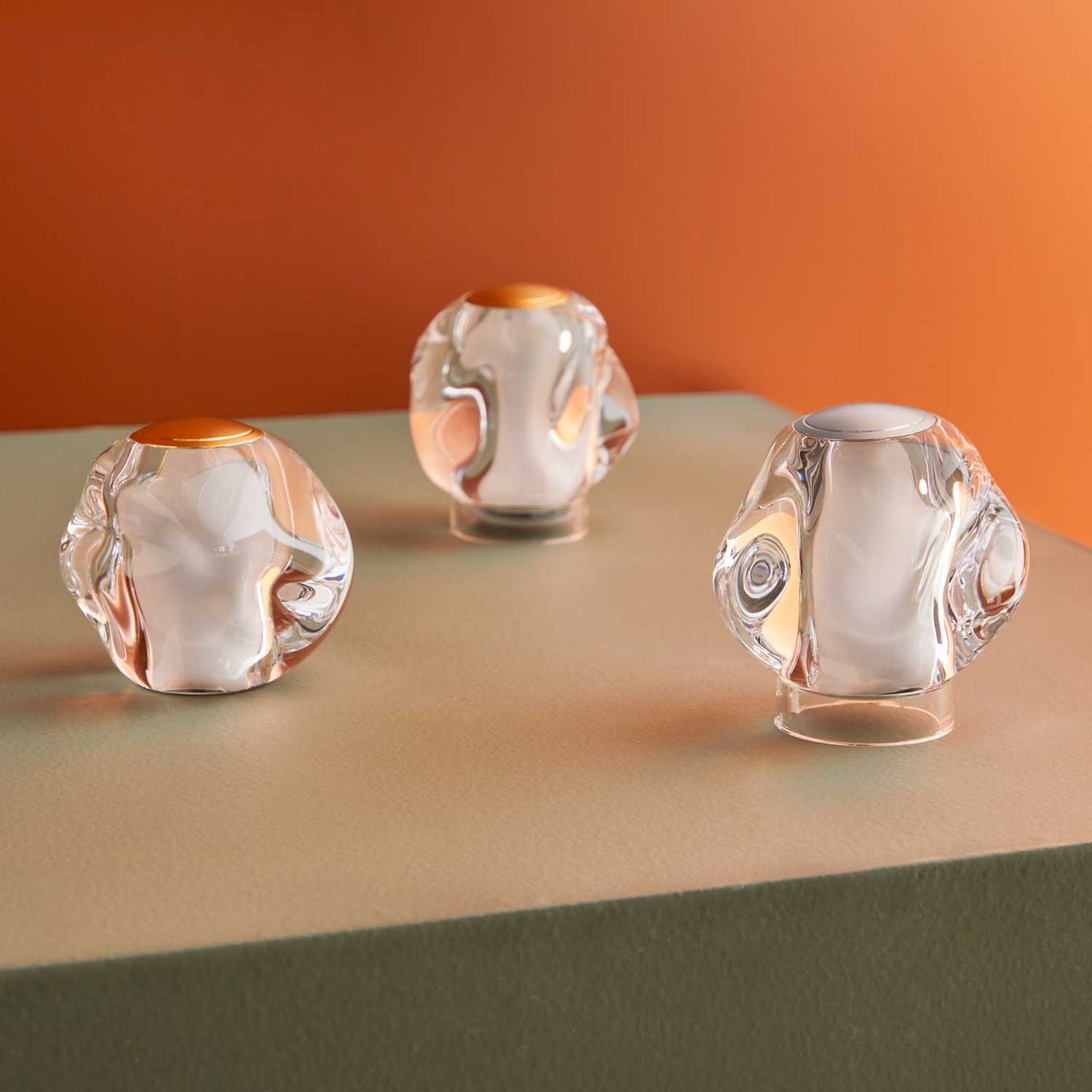 Ice Ball bordlampe fra Loom Design