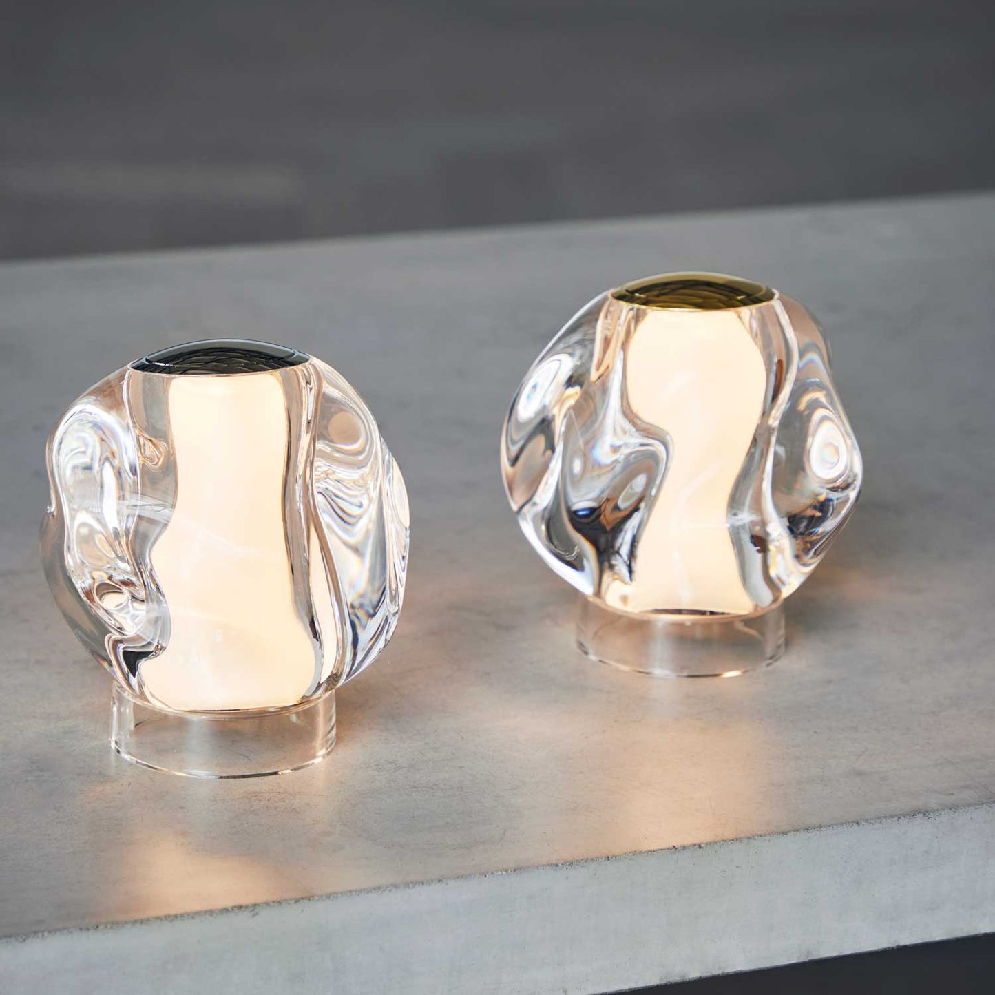 Ice Ball bordlampe fra Loom Design