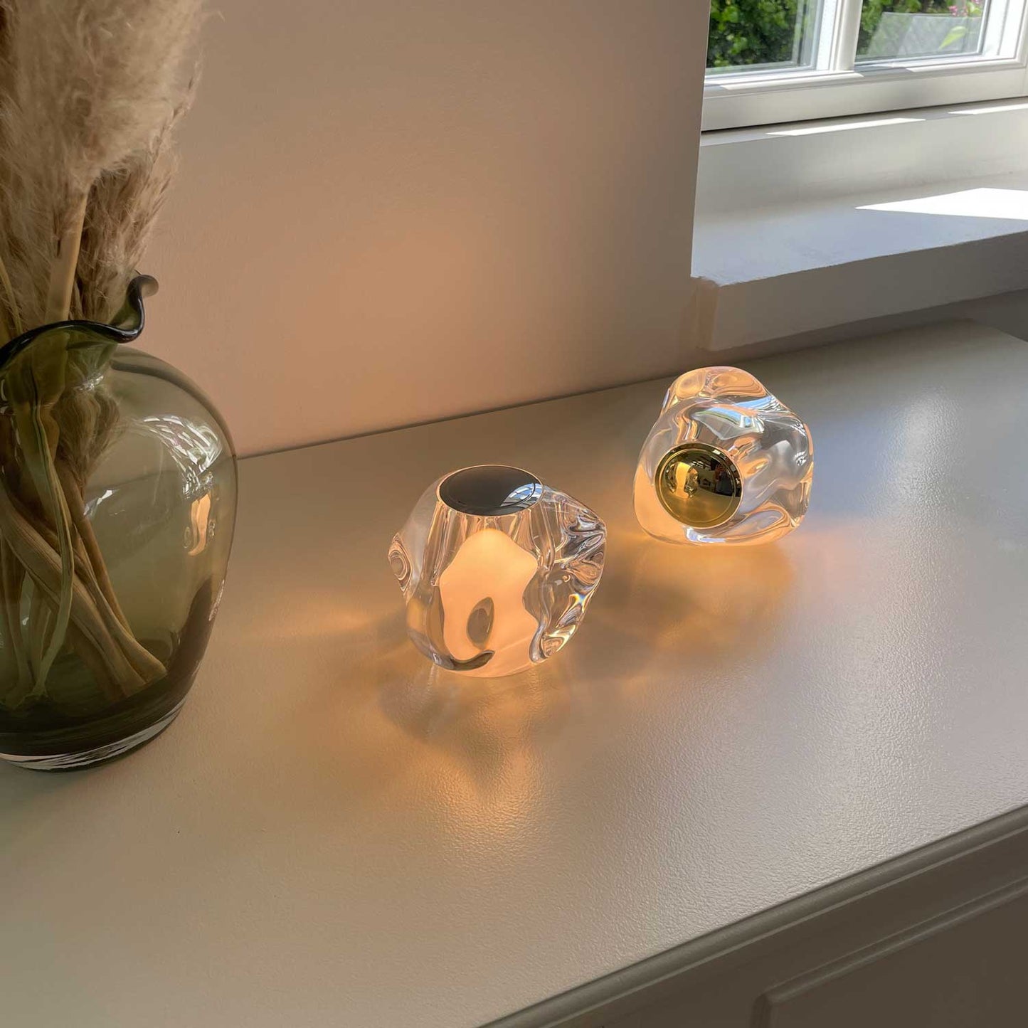 Ice Ball bordlampe fra Loom Design