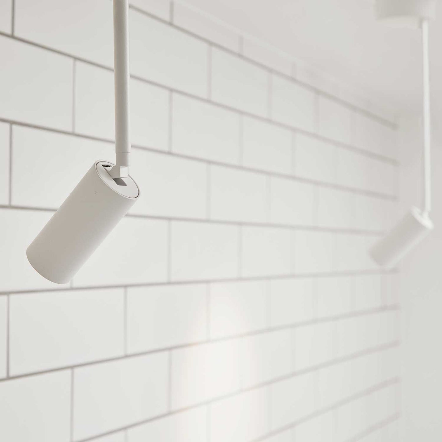 Iris væg/-loftlampe fra Loom Design