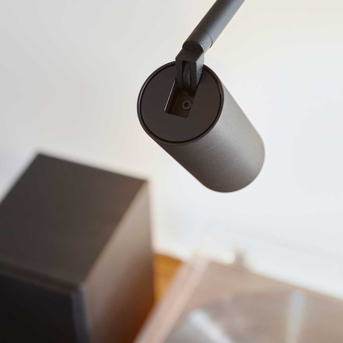 Iris væg/-loftlampe fra Loom Design