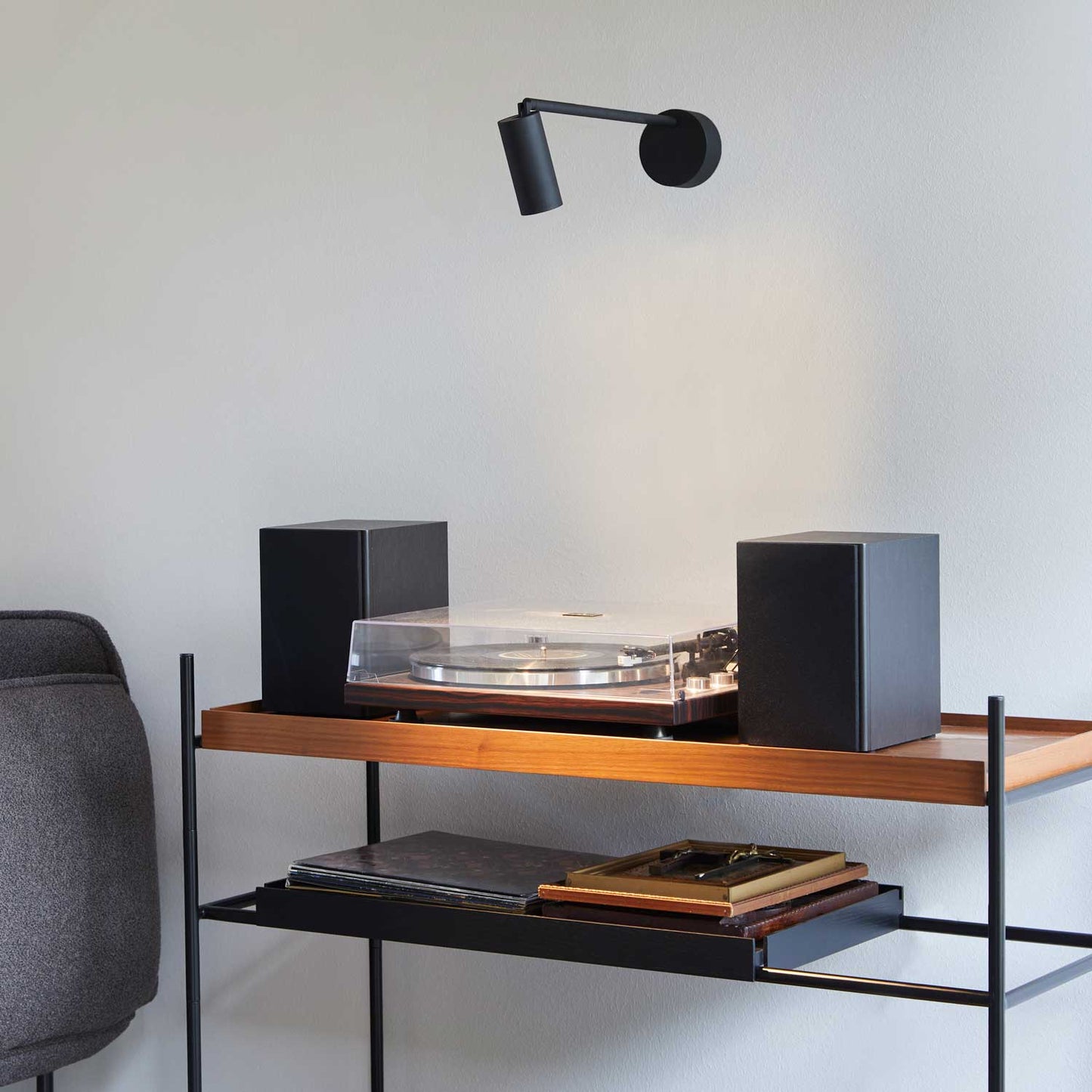 Iris væg/-loftlampe fra Loom Design