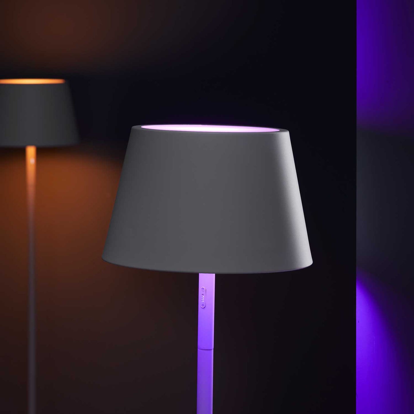 Modi batteri gulvlampe fra Loom Design
