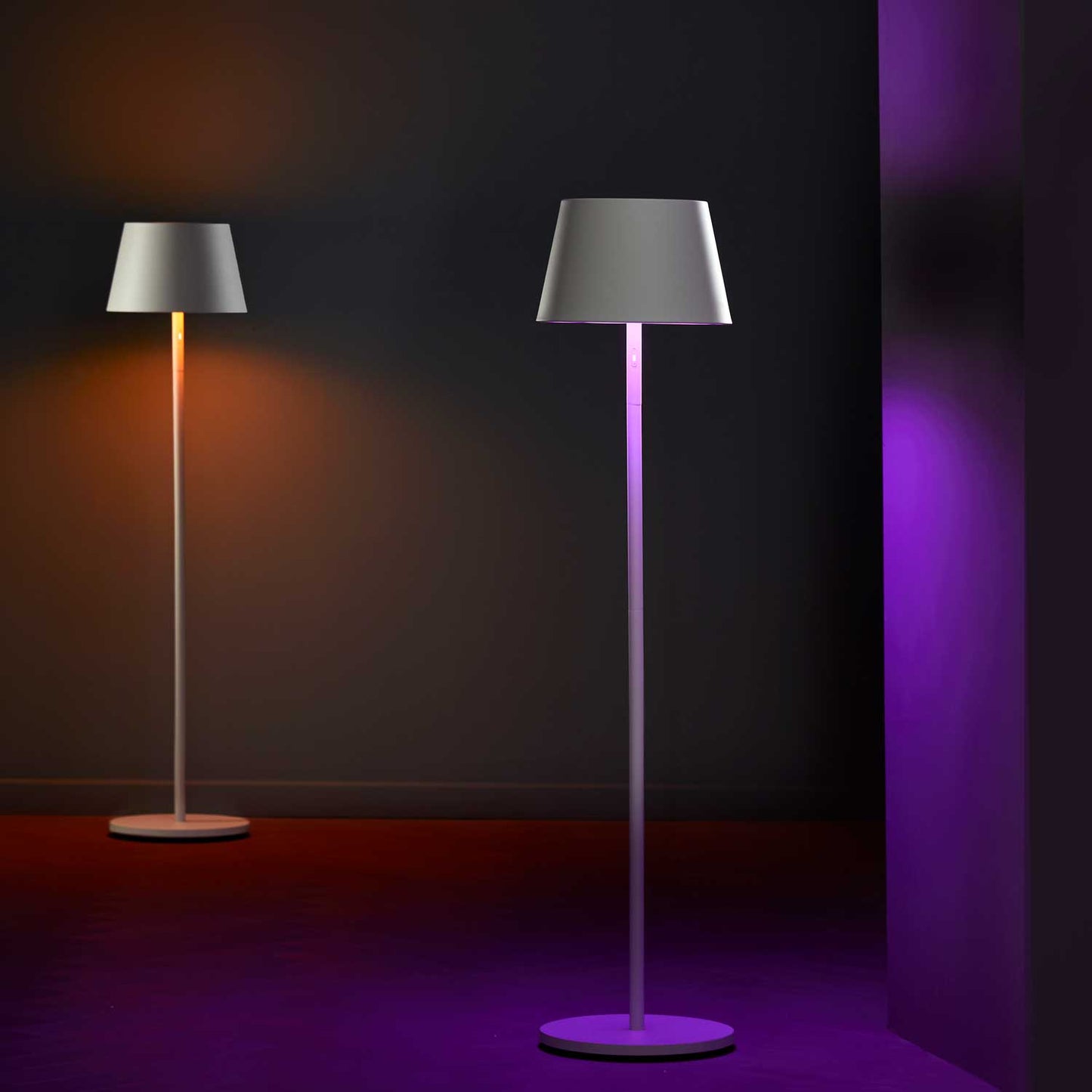 Modi batteri gulvlampe fra Loom Design