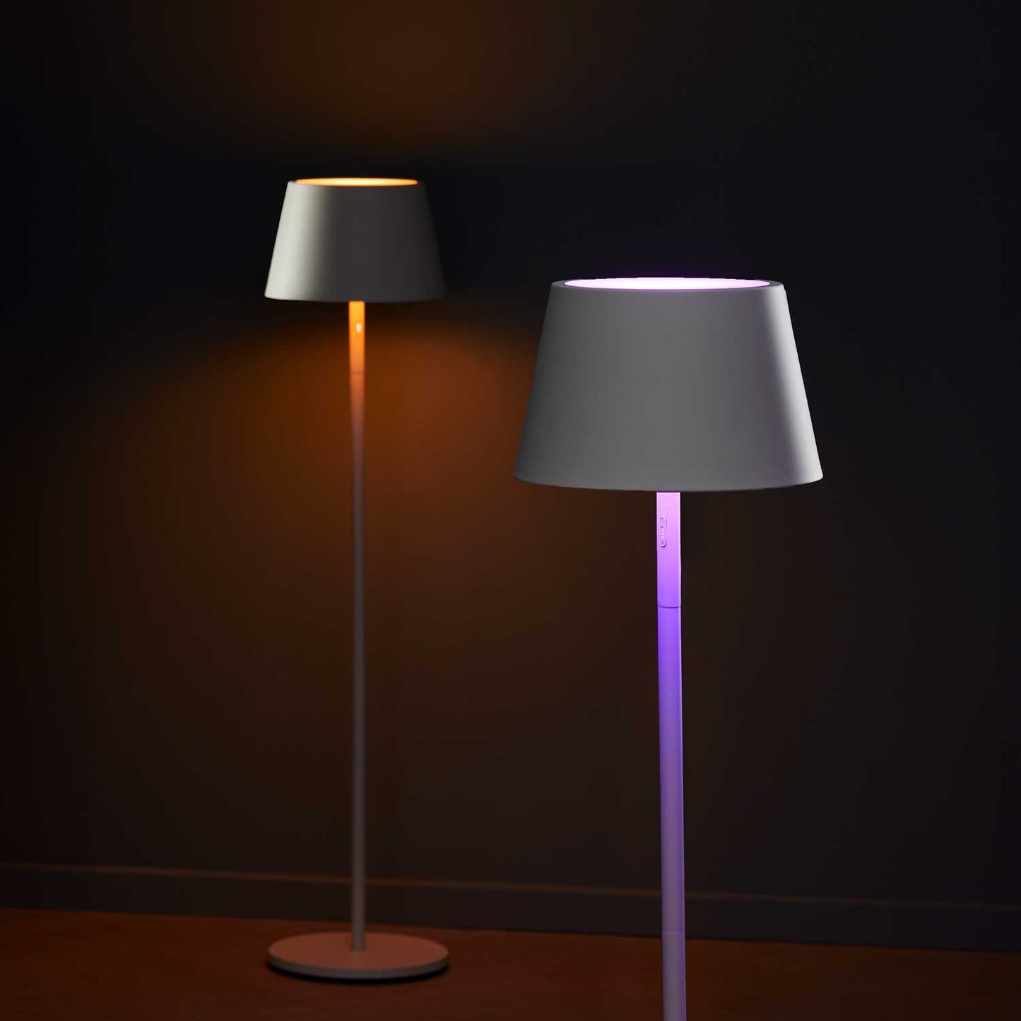 Modi batteri gulvlampe fra Loom Design