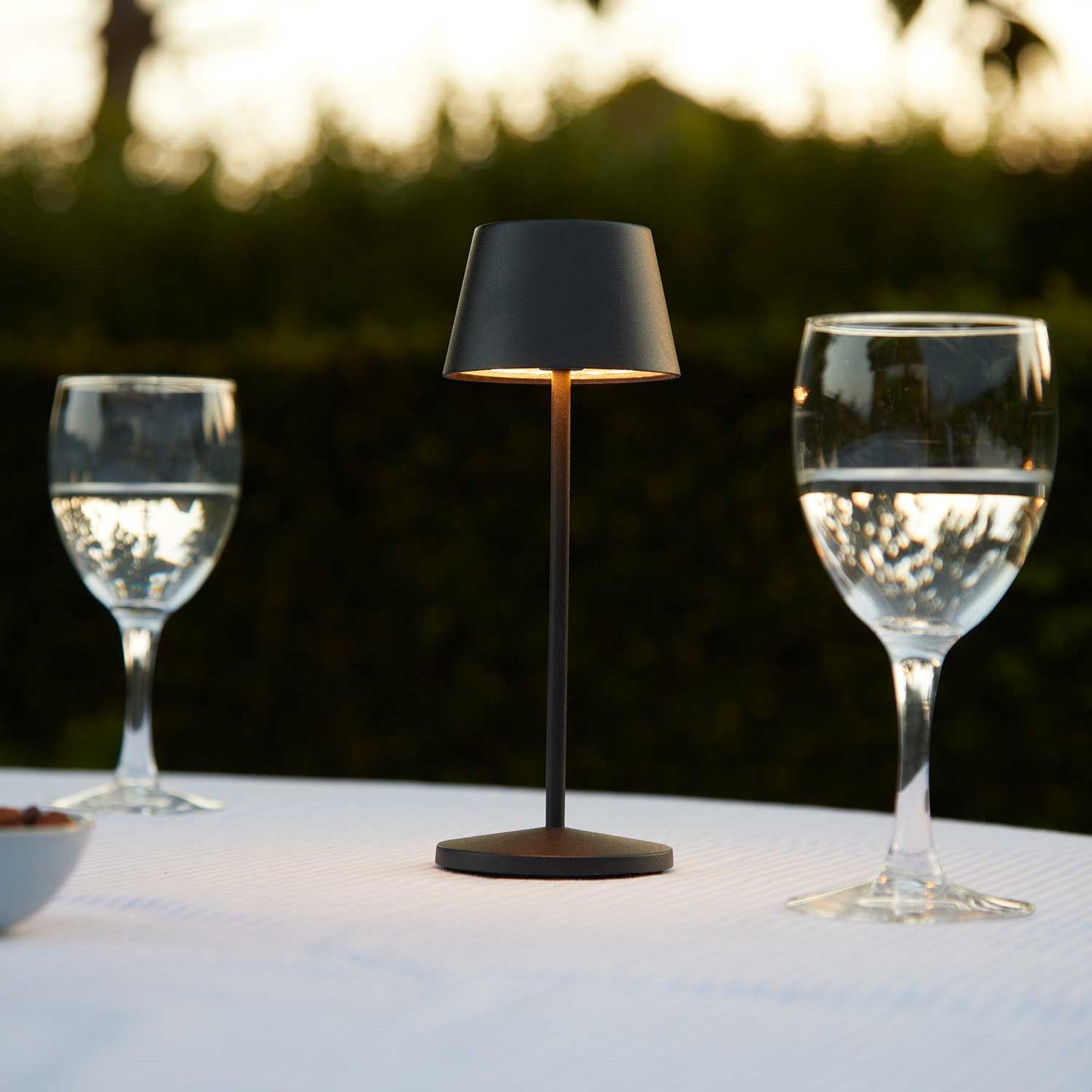 Modi micro batteri bordlampe fra Loom Design