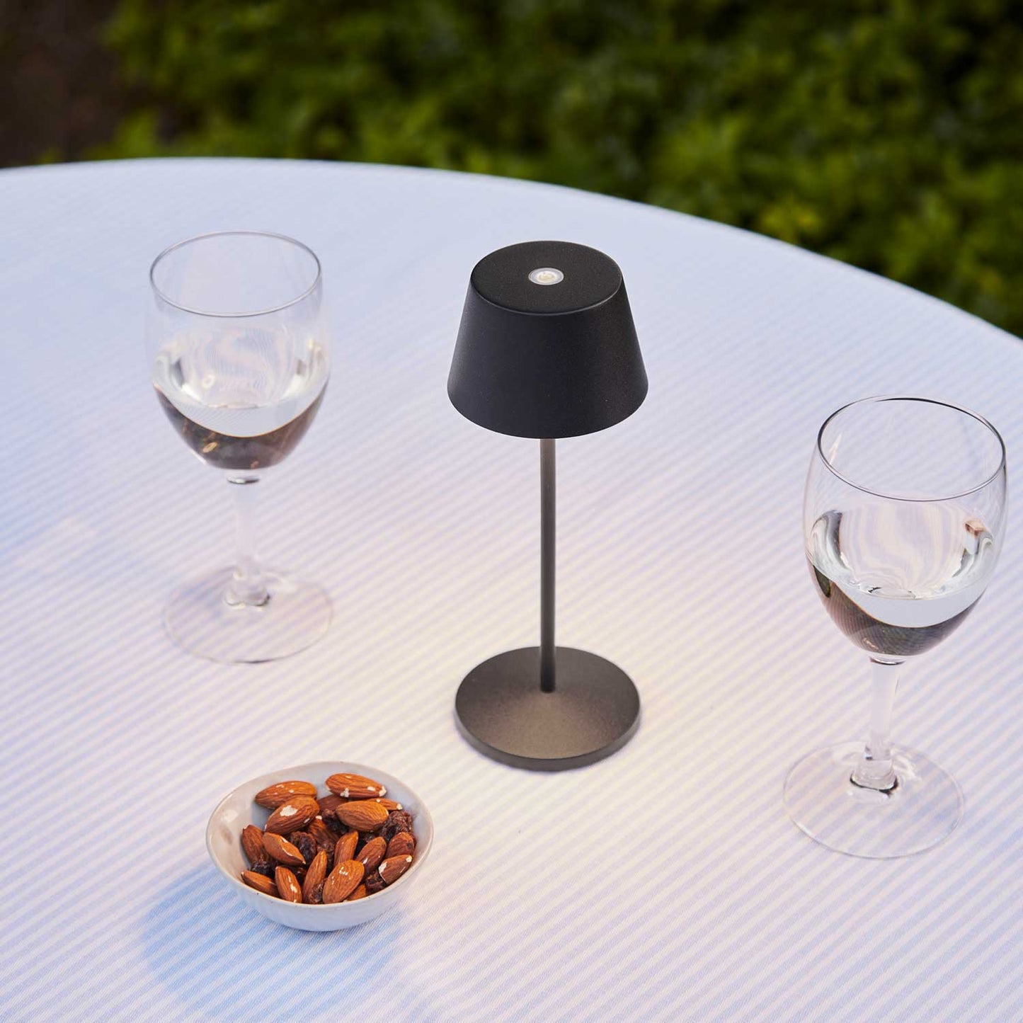 Modi micro batteri bordlampe fra Loom Design