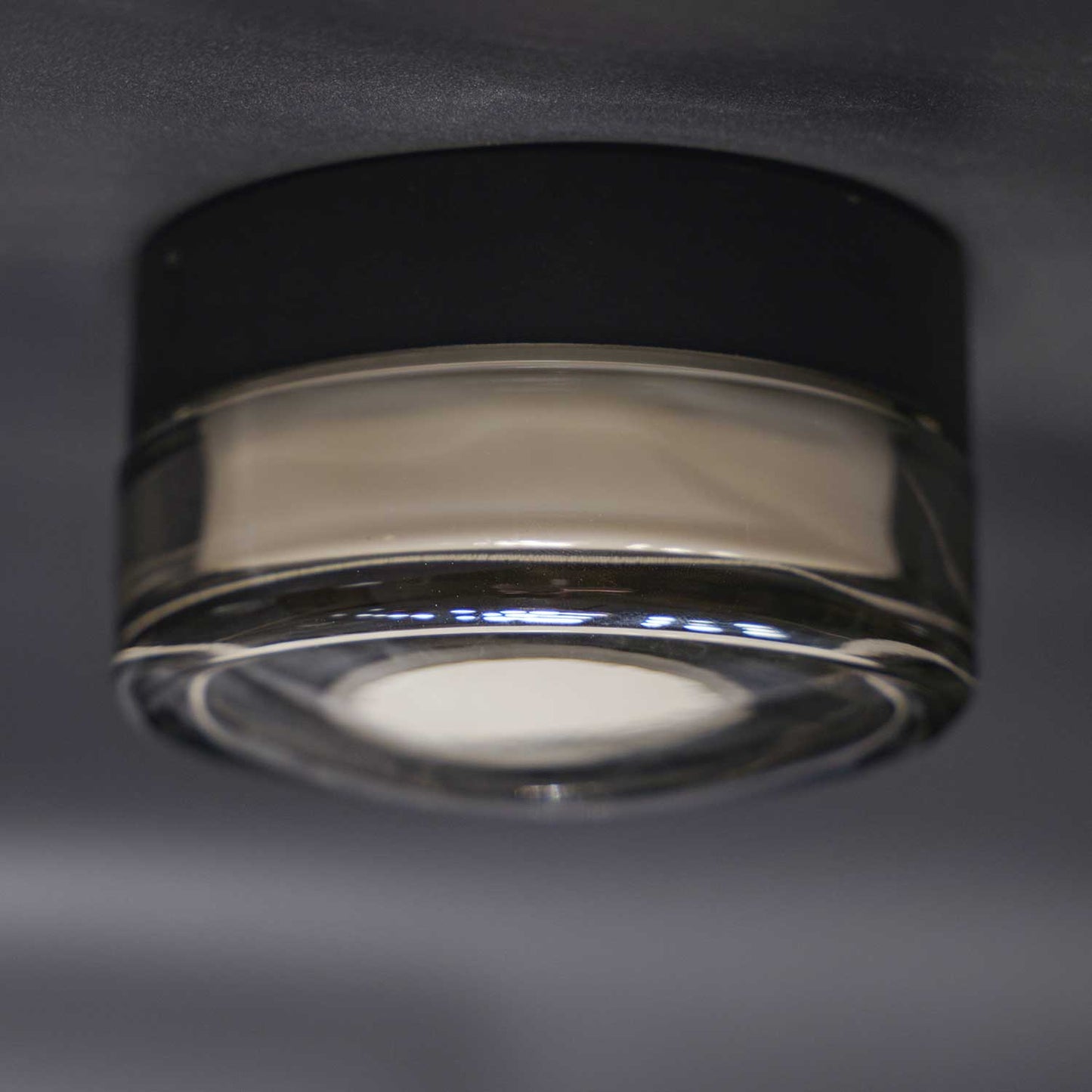 Otto Convex væg/-loftlampe fra Loom Design