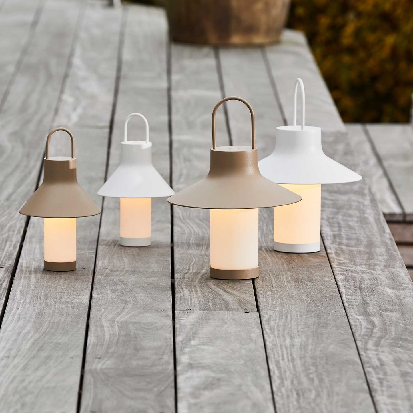 Shadow transportabel bordlampe fra Loom Design