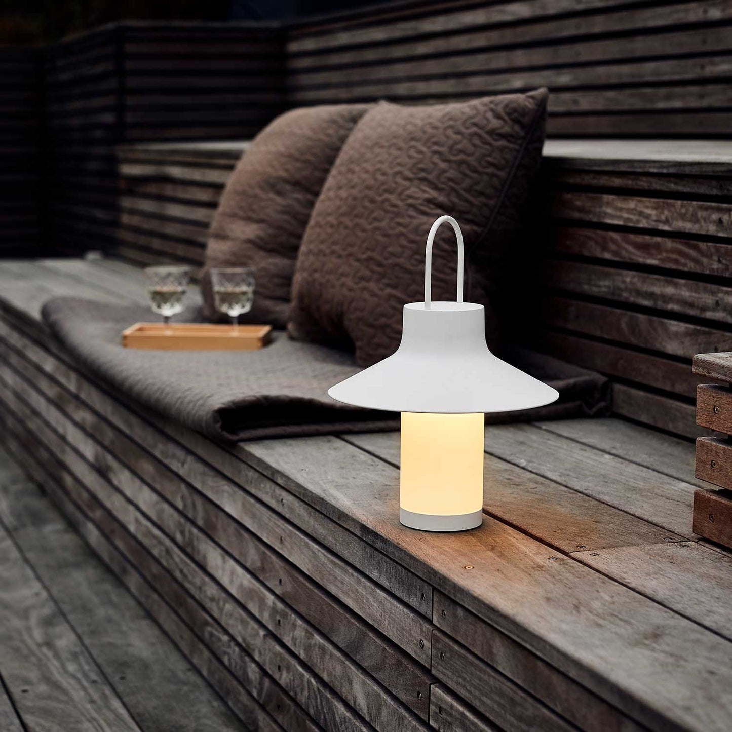 Shadow transportabel bordlampe fra Loom Design