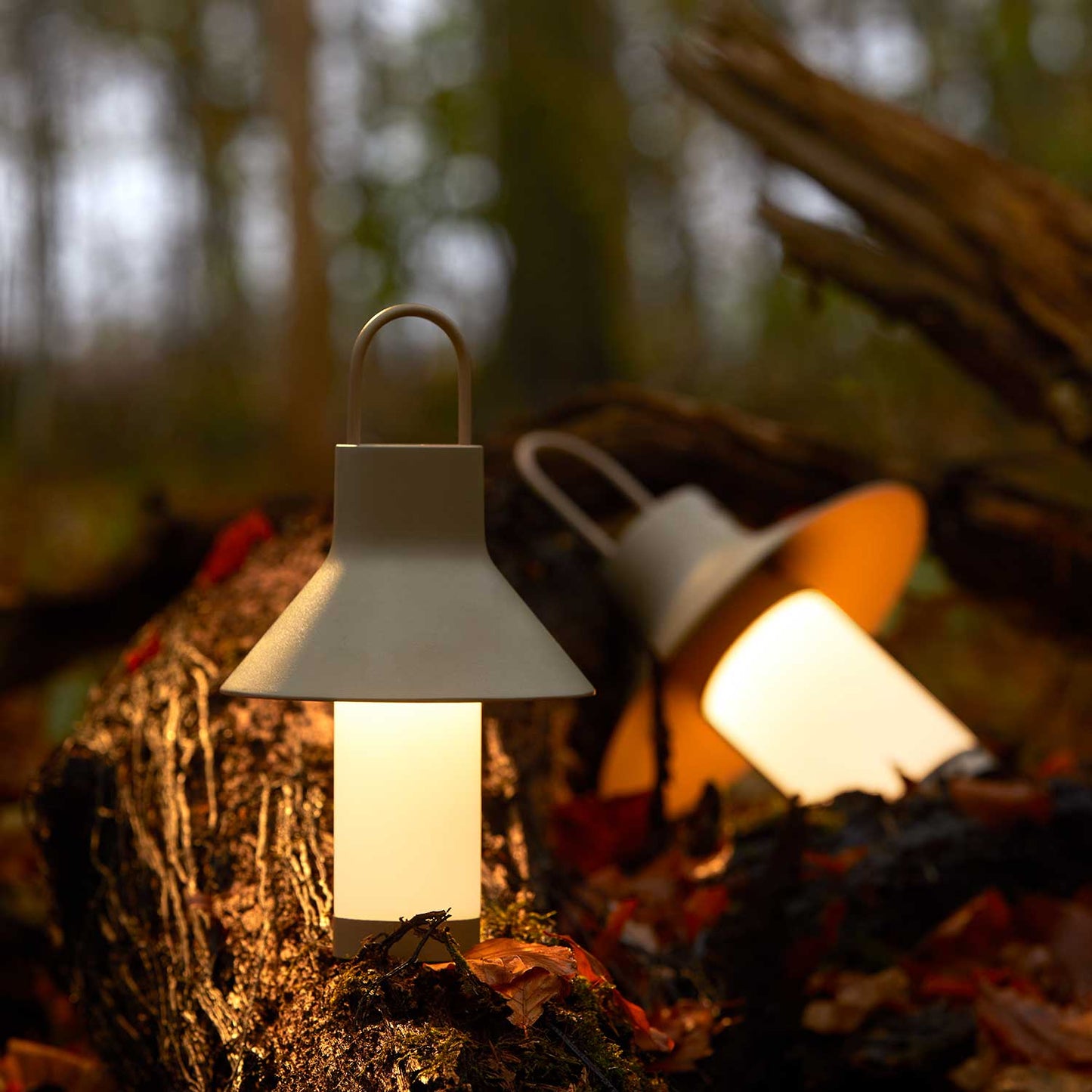 Shadow transportabel bordlampe fra Loom Design