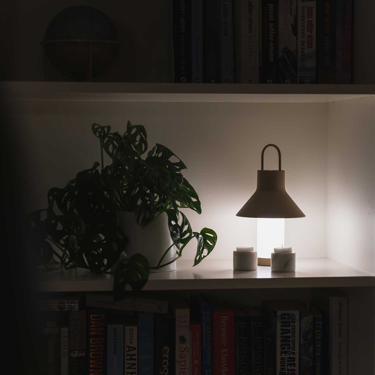 Shadow transportabel bordlampe fra Loom Design