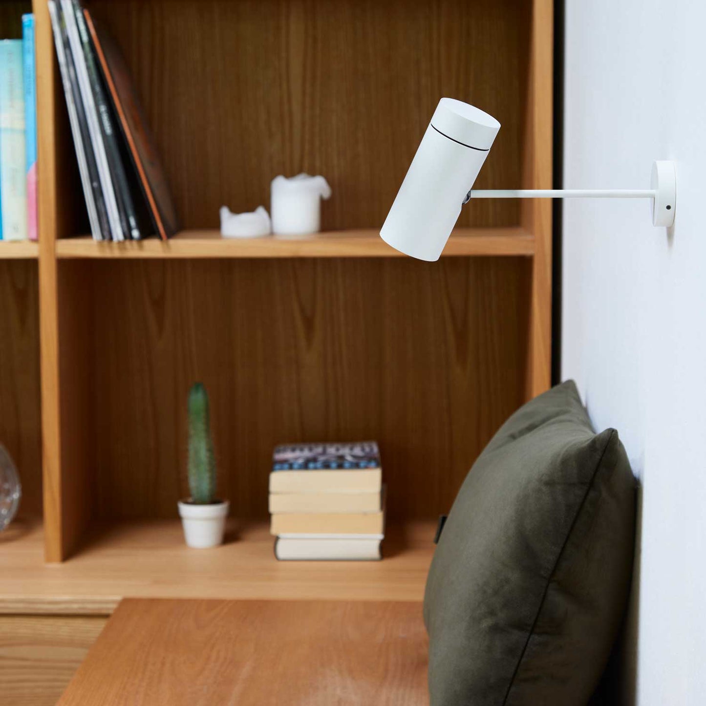 Sia væg/-loftlampe fra Loom Design