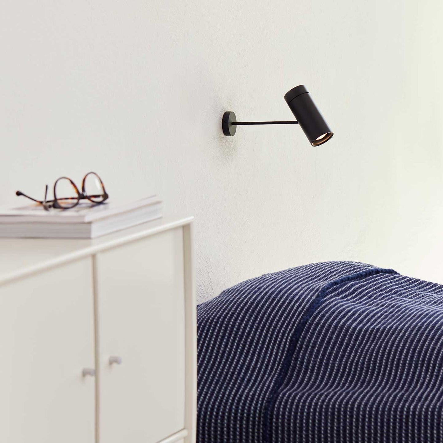 Sia væg/-loftlampe fra Loom Design