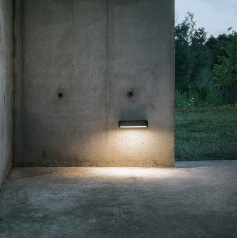 Slat One væg/-loftlampe fra IP44