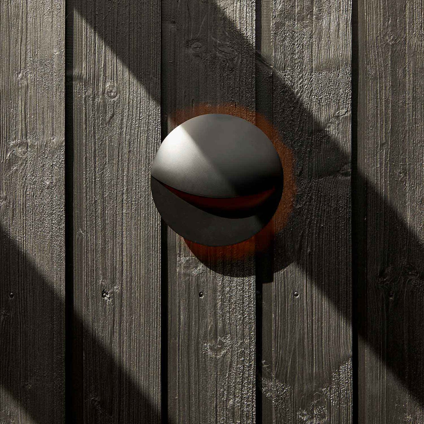 Smiley væglampe (inde og ude) fra Loom Design