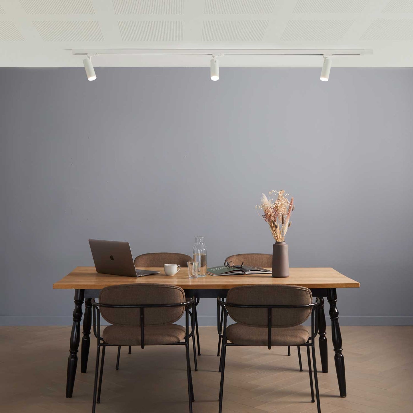 Space skinnespot fra Loom Design