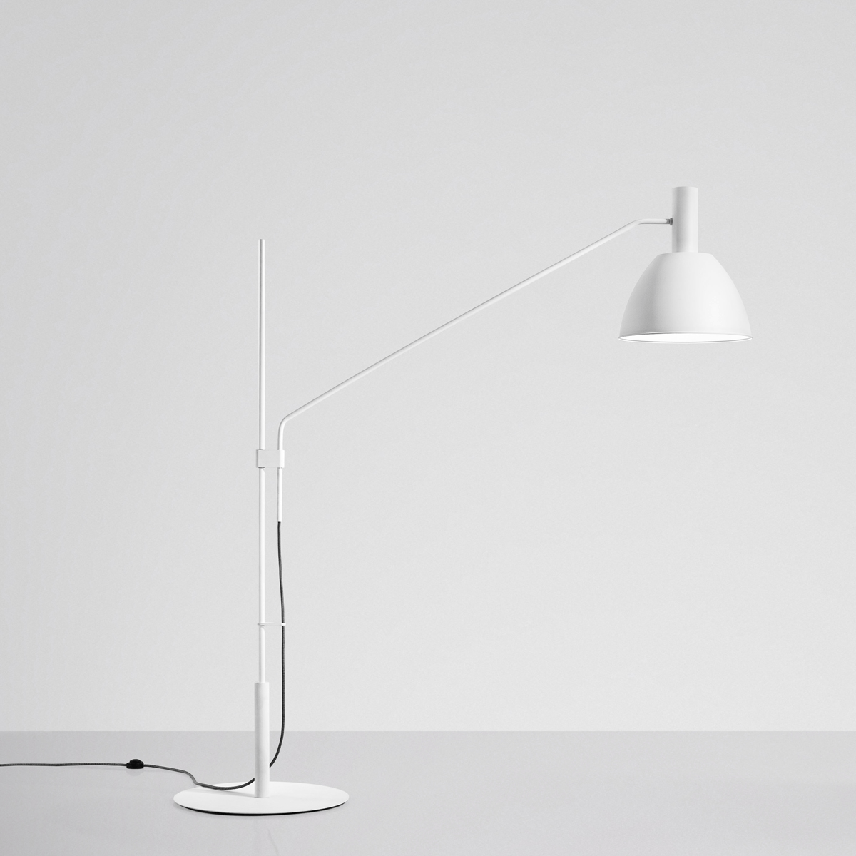 Mega Bauhaus 90F gulvlampe Lumini