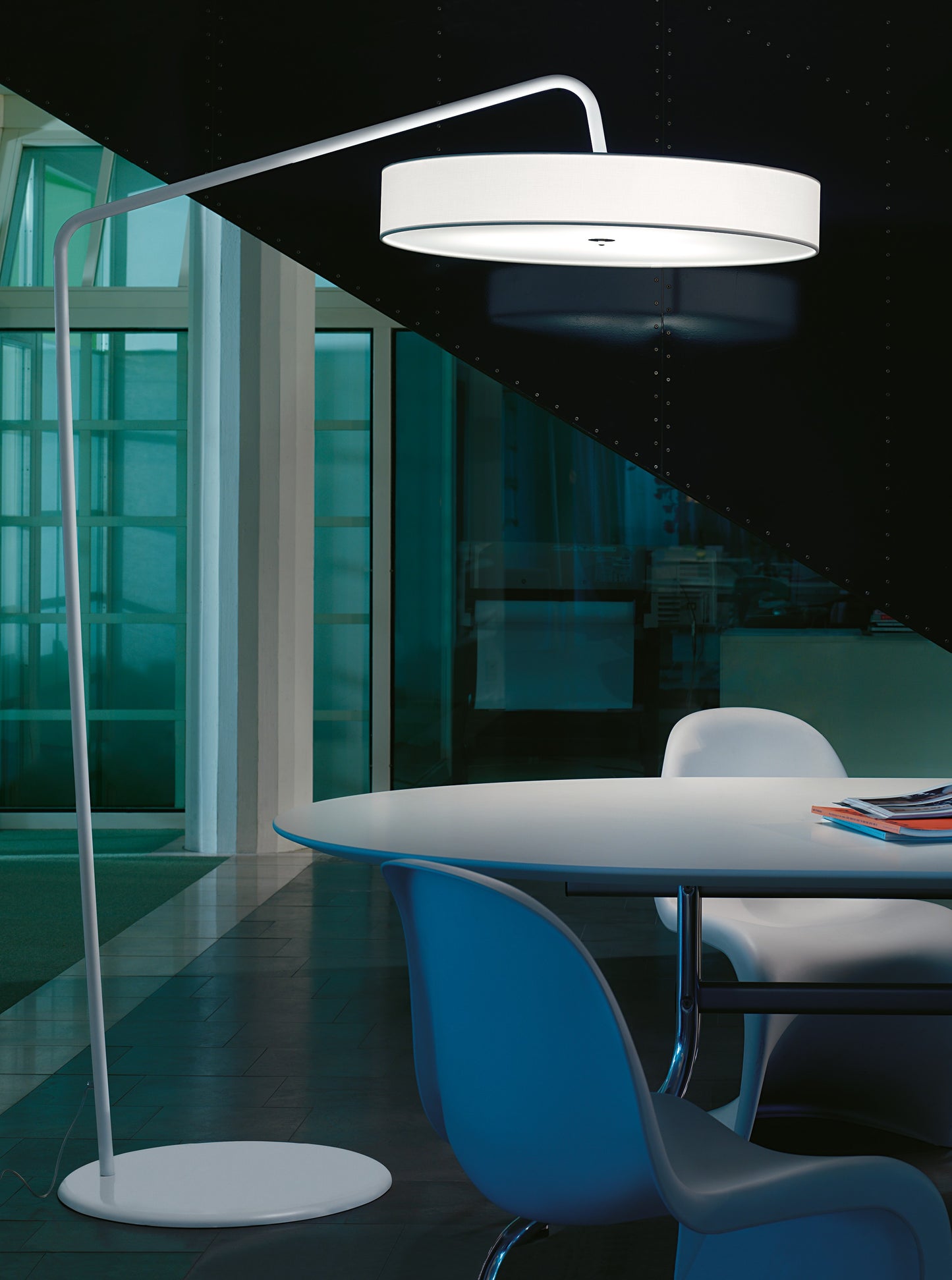 Corner F gulvlampe Modu Luce