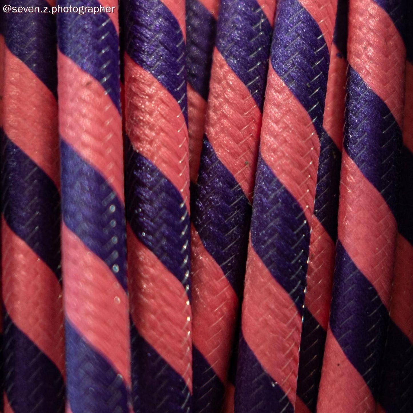 Stribet lyserød/lilla Vertigo HD Cheshire ægte dekorativ stofledning