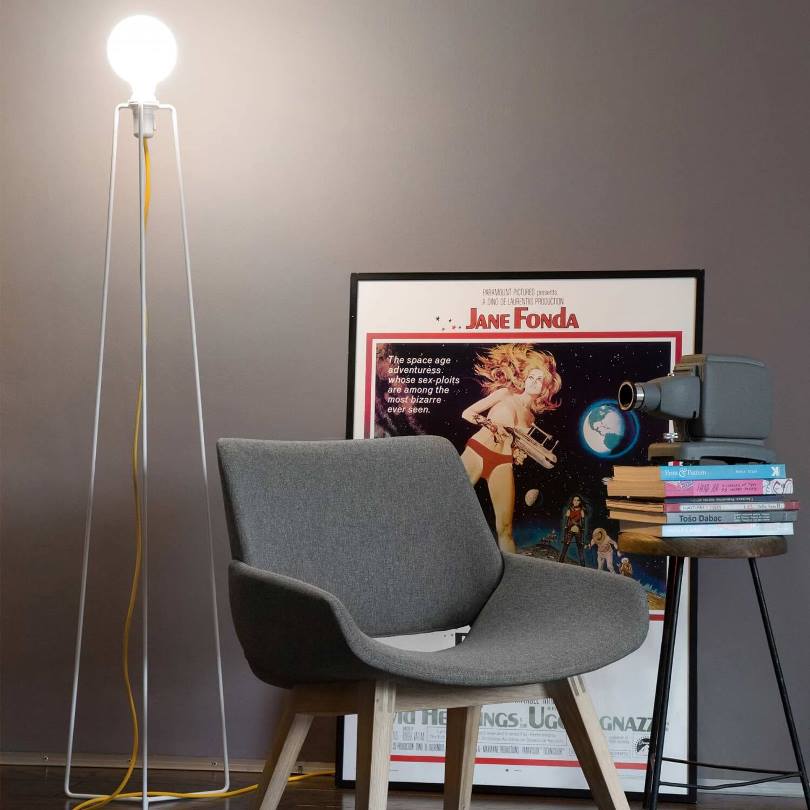 Miljøbillede af Model M3 i hvidt stel gulvlampe fra GrupaProducts