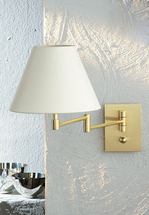 8140  væglampe i poleret messing og hvid skærm fra Holtkoetter