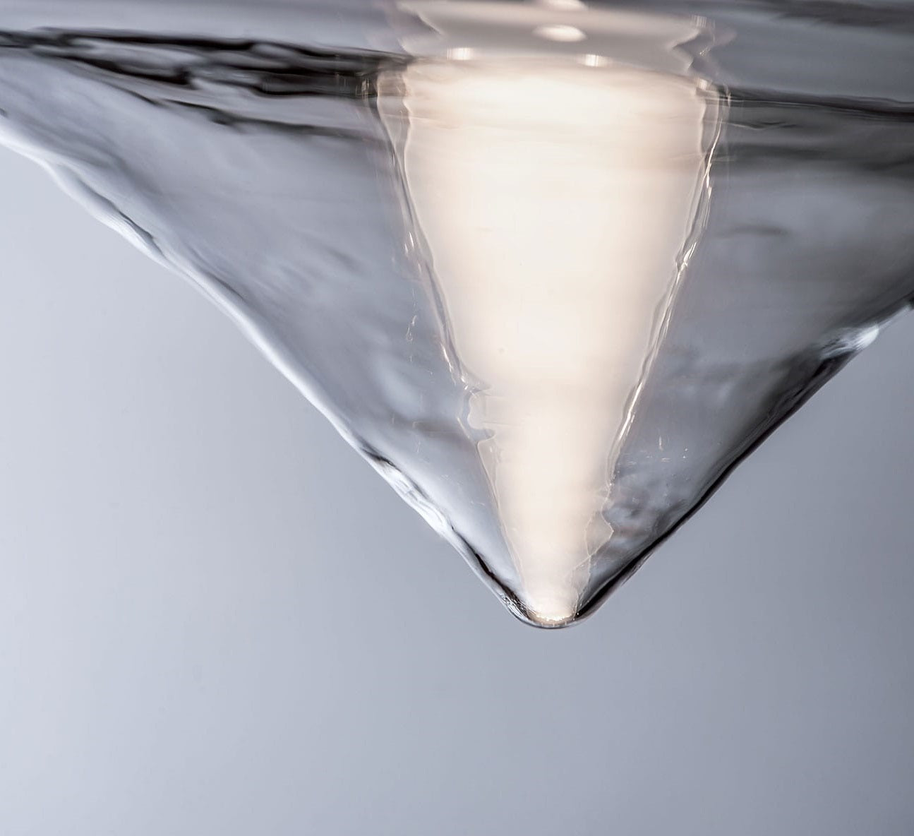 Aella T 54 bordlampe fra Leucos
