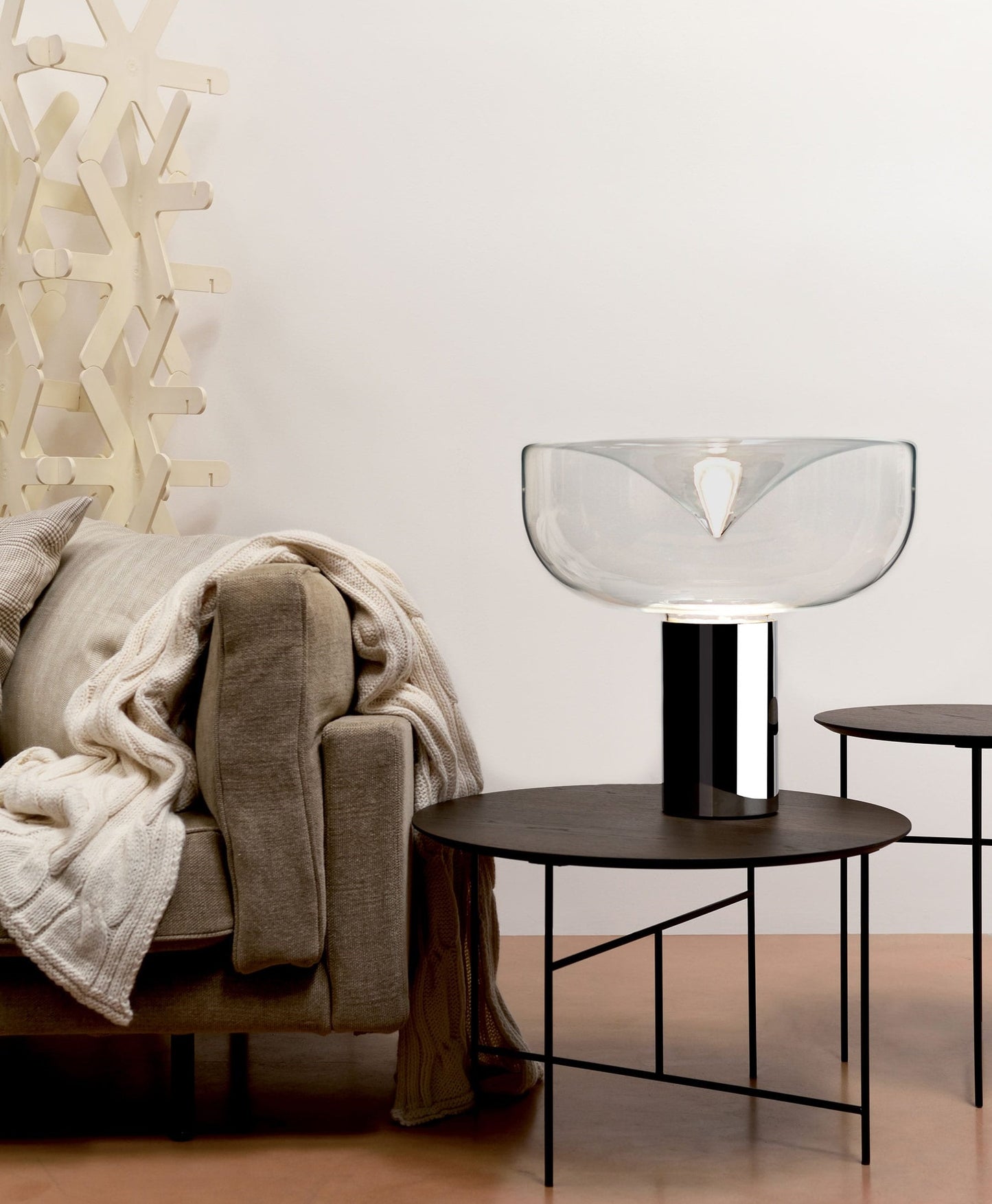 Aella T 54 bordlampe fra Leucos