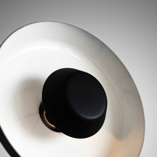 Arigato sort gulvlampe fra Gropa Products