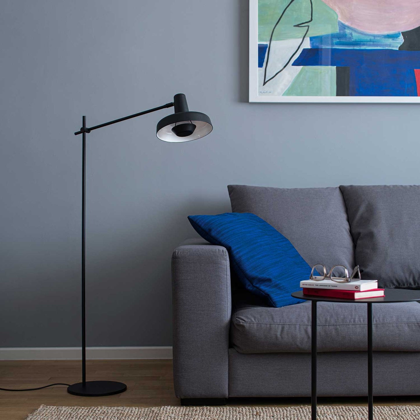 Miljøbillede af Arigato FP i sort gulvlampe fra Gropa Products