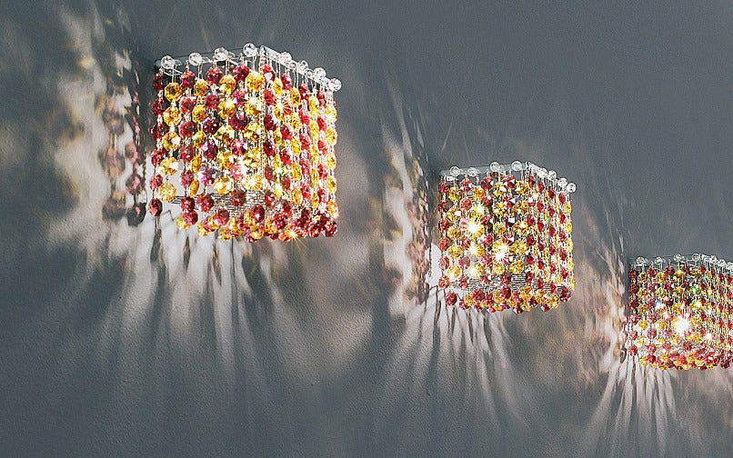 Aurea 10 A1 væglampe med en kombination af amber, rosso og tranperente krystaller