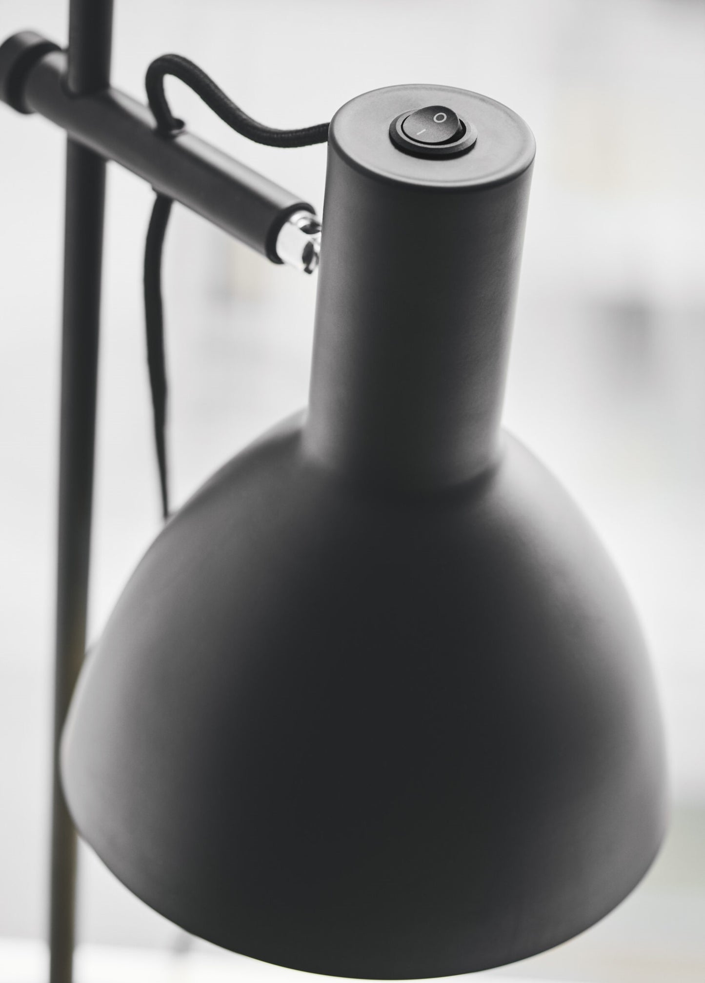 Baltimore 1 gulvlampe fra Halo Design