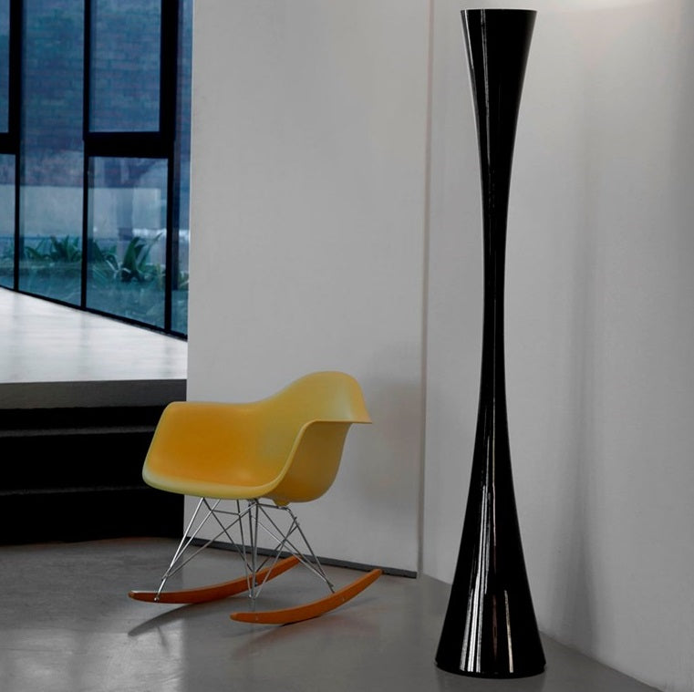 Biconica gulvlampe fra Martinelli Luce