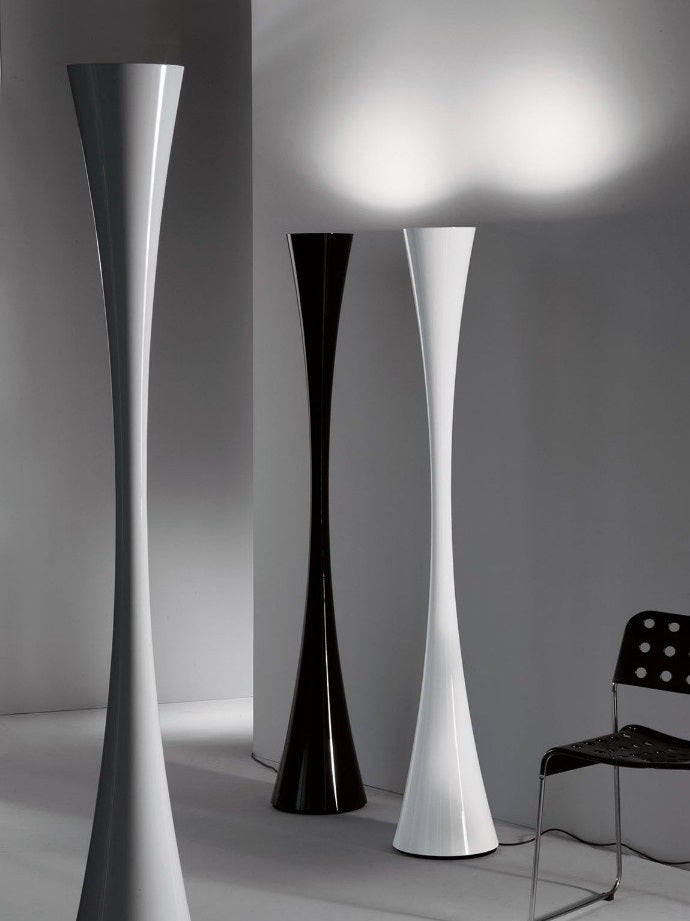 Biconica gulvlampe fra Martinelli Luce
