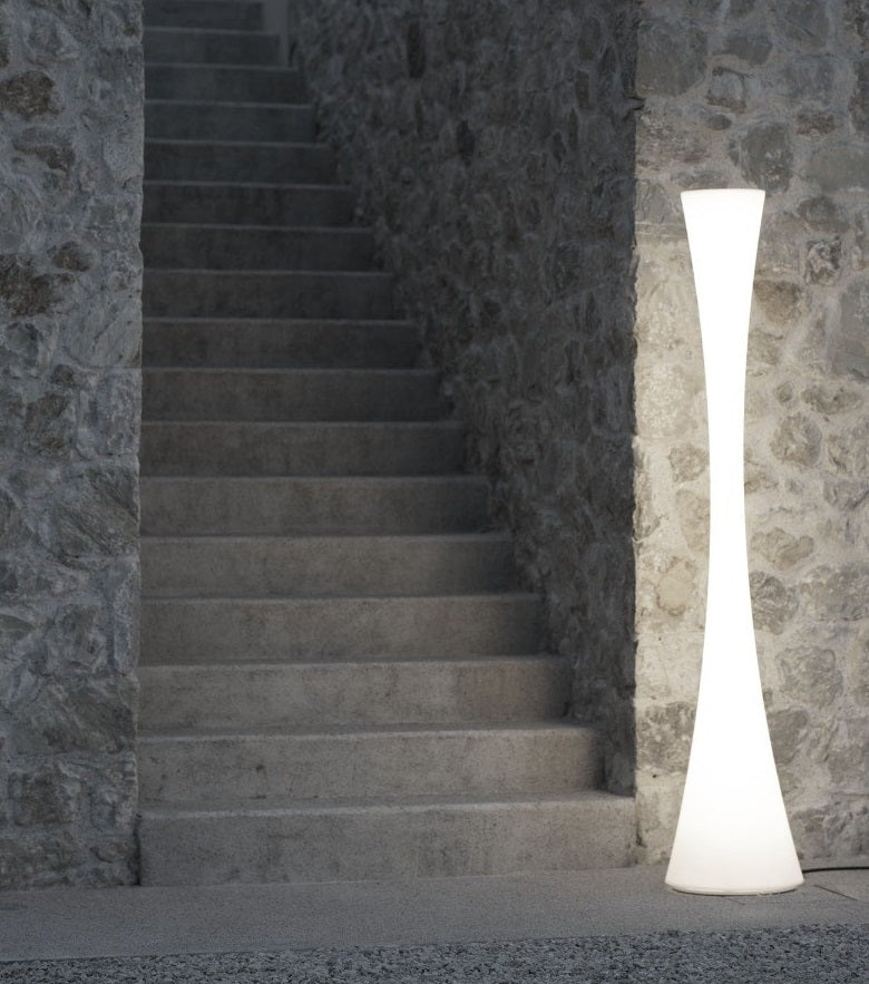 Biconica udendørs gulvlampe fra Martinelli Luce
