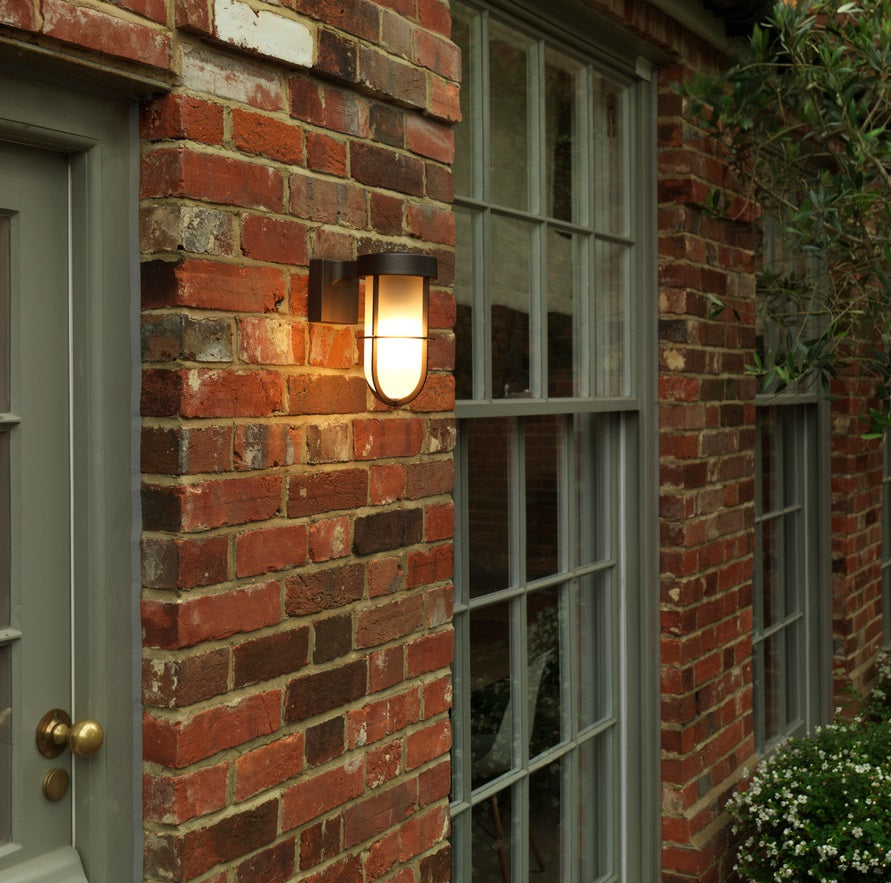 Cabin Frosted væglampe fra Astro Lighting