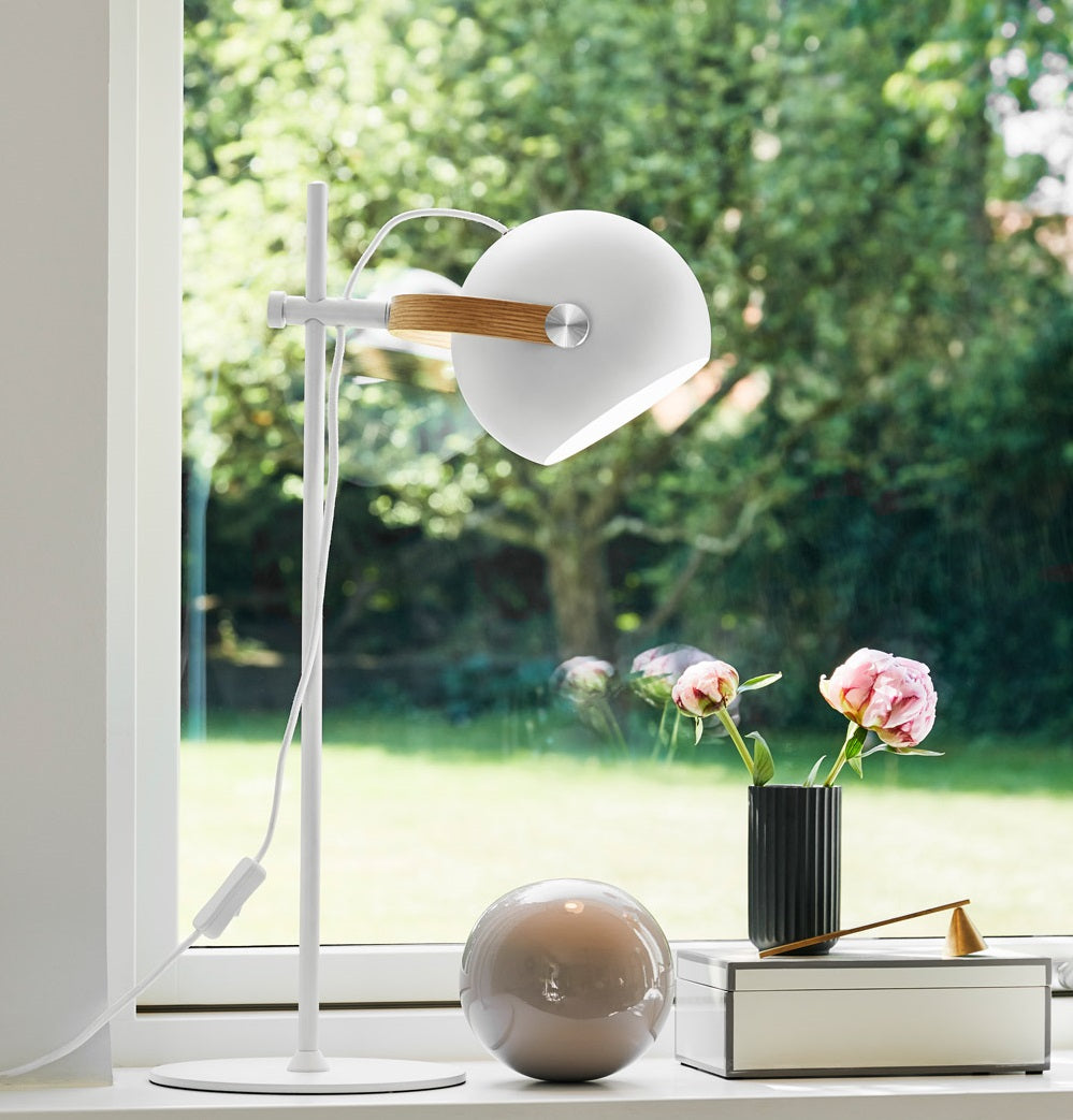 D. C. bordlampe fra Halo Design