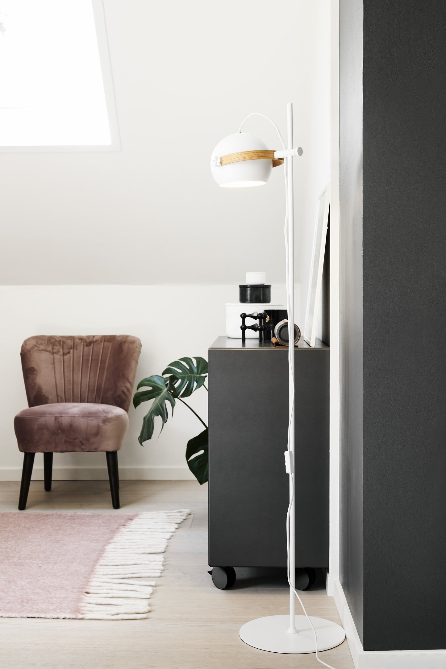 Miljøbillede D.C gulvlame 1. hoved hvid Halo Design