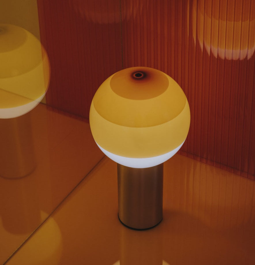 Dipping Light transportabel bordlampe fra Marset