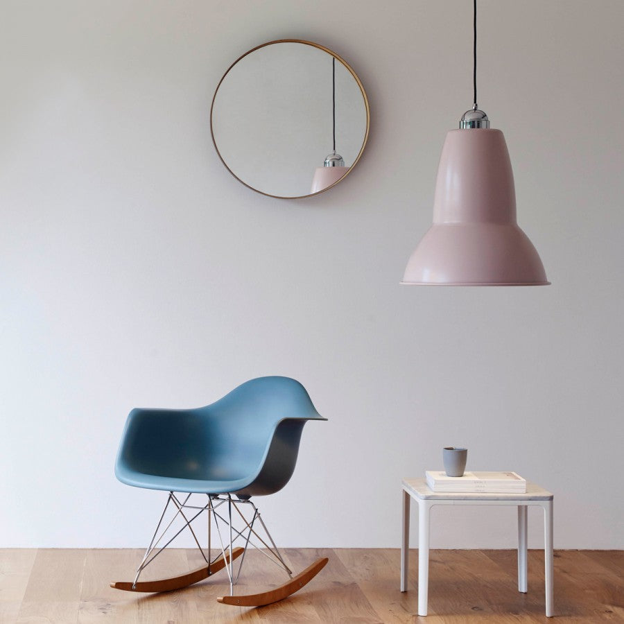 Miljøbillede af original 1227 Giant pendel i Blossome pink fra anglepoise