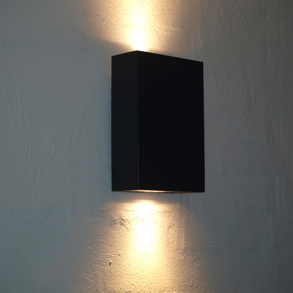 Fjong væglampe i sort david superlight